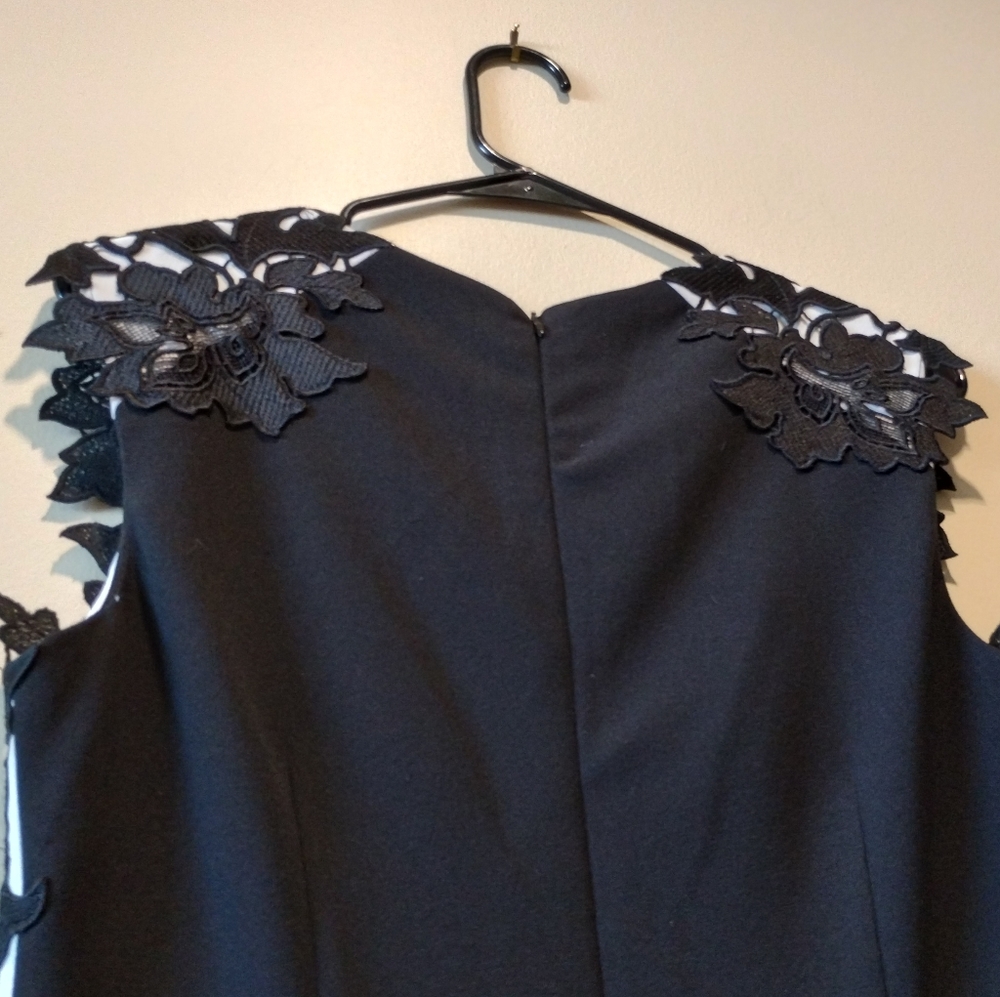 NWOT / BETSEY JOHNSON shell midi dress with lace appliques - Picture 11 of 11